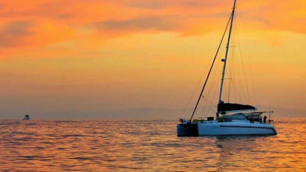 Paseo en Catamarán al atardecer.