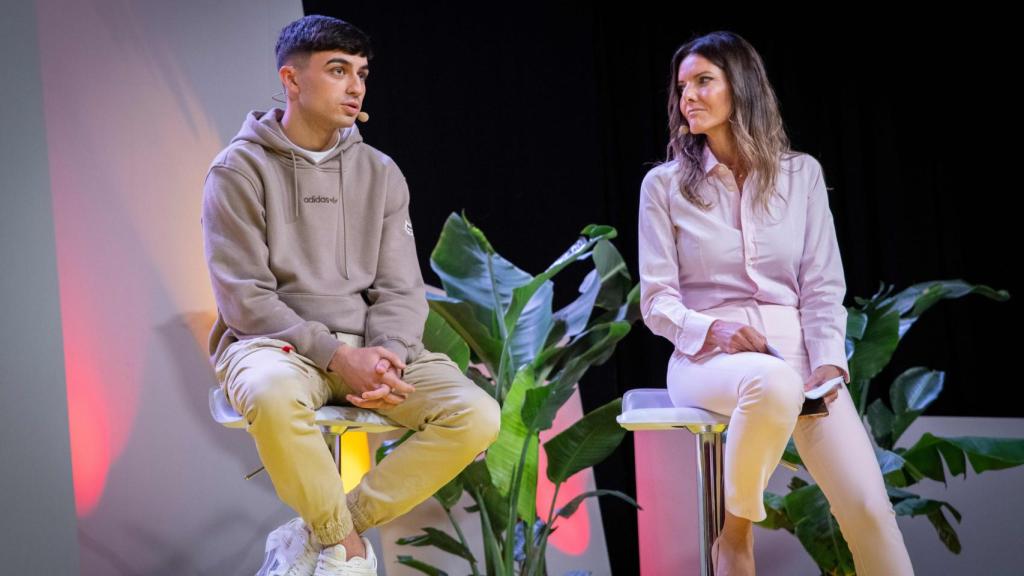 Pedri durante el acto de plátano de Canarias este lunes en Madrid.