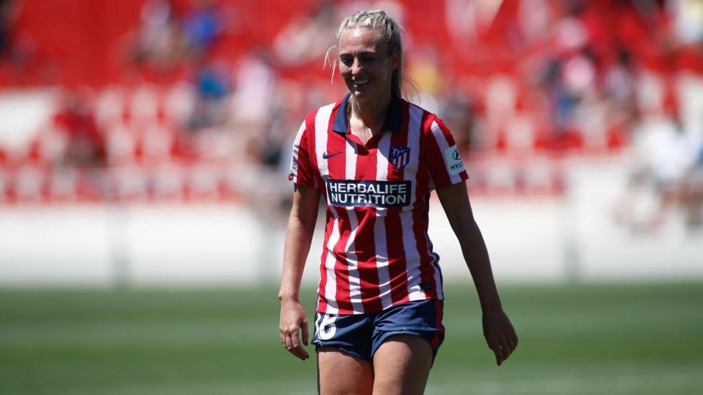 Toni Duggan, sonriente durante un partido.