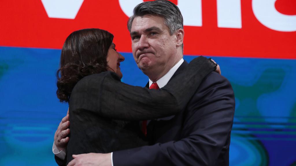 Sanja Music junto al presidente croata, Zoran Milanovic.