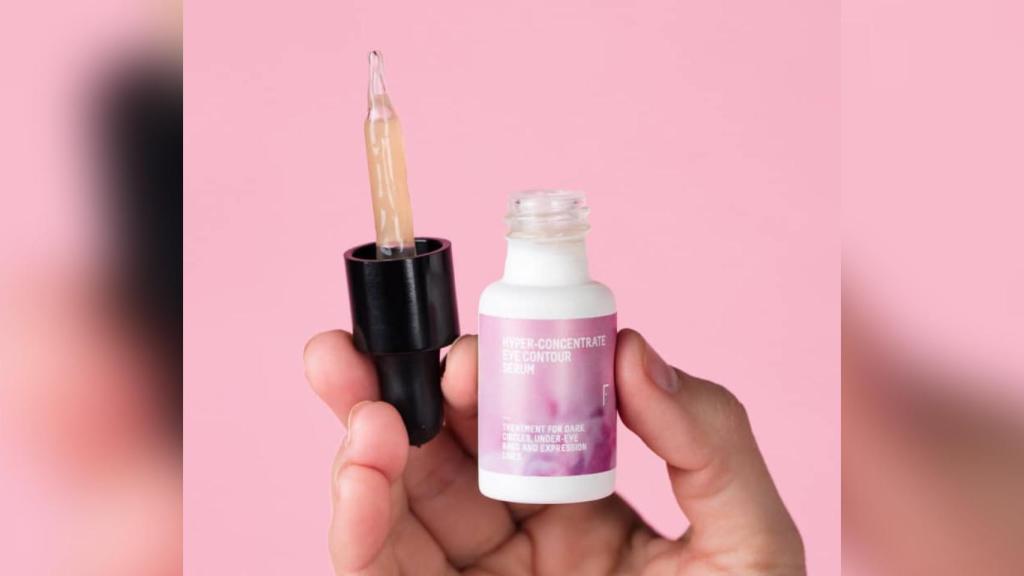 'Hyper-Concentrate Eye Contour Serum' de Freshly Cosmetics.