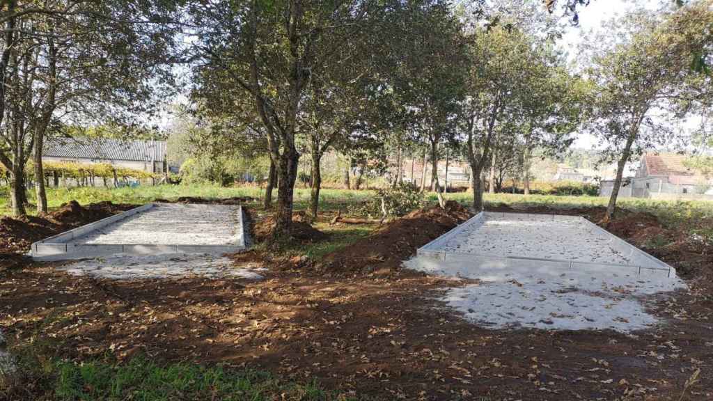 Pistas de petanca en construcción.