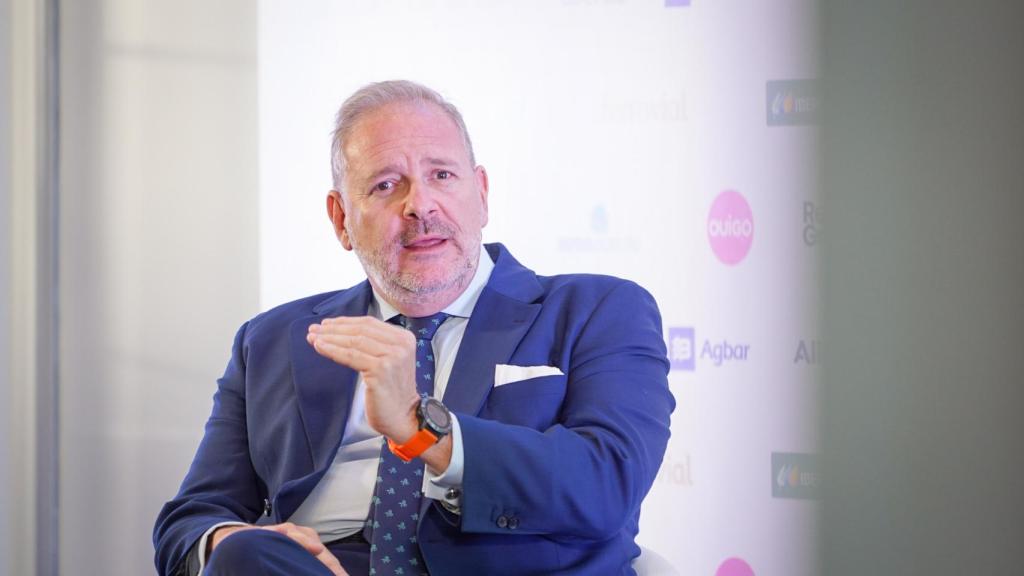 El director general de Kia, Eduardo Dívar, durante la intervención del III Simposio de Movilidad.