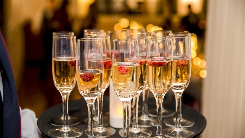 Bandeja de copas de champán