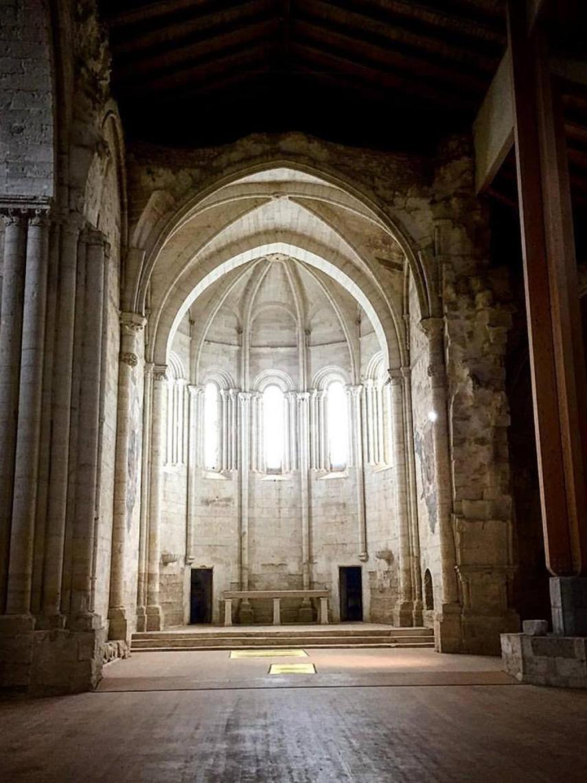 Interior del templo del antiguo monasterio de Santa María de Palazuelos