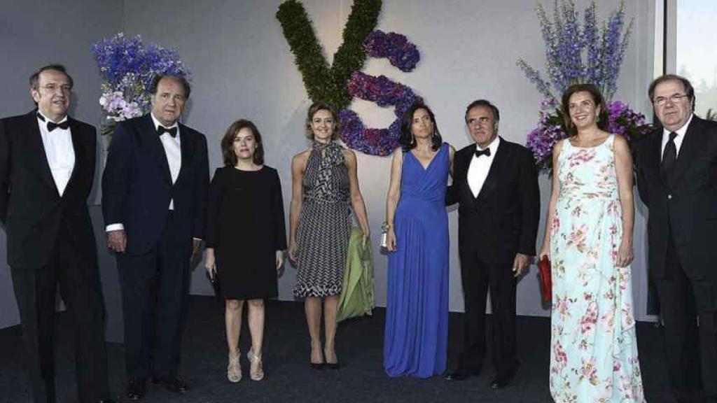 Los cinco hijos 'díscolos' junto a Soraya Sáenz de Santamaria, la exministra de agricultura Isabel Garcia Tejerina y el expresidente de Castilla y León Juan Vicente Herrera.