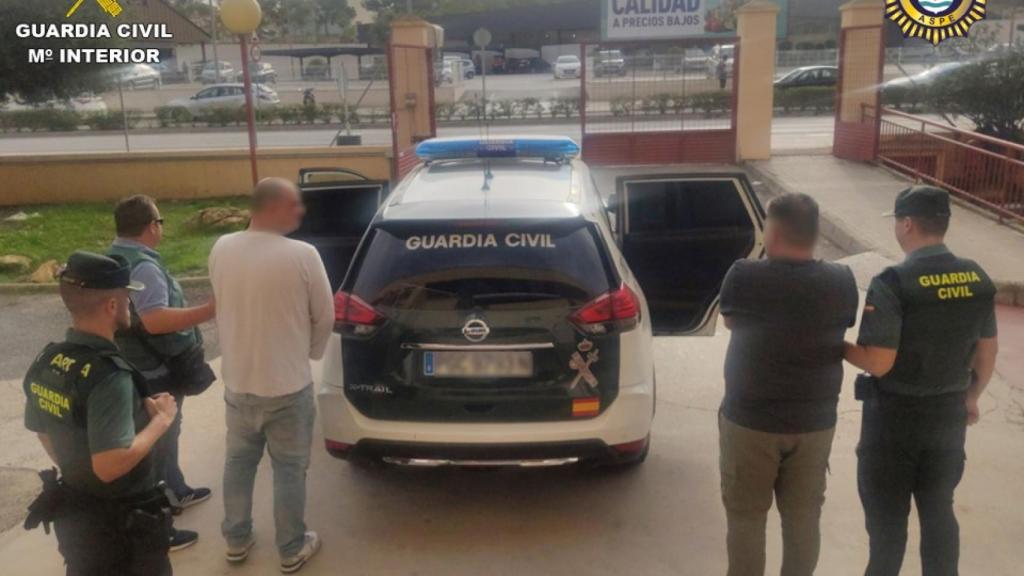 La Guardia Civil y la Policía Local de Aspe detienen a un grupo de ladrones especializados en el robo en domicilios.