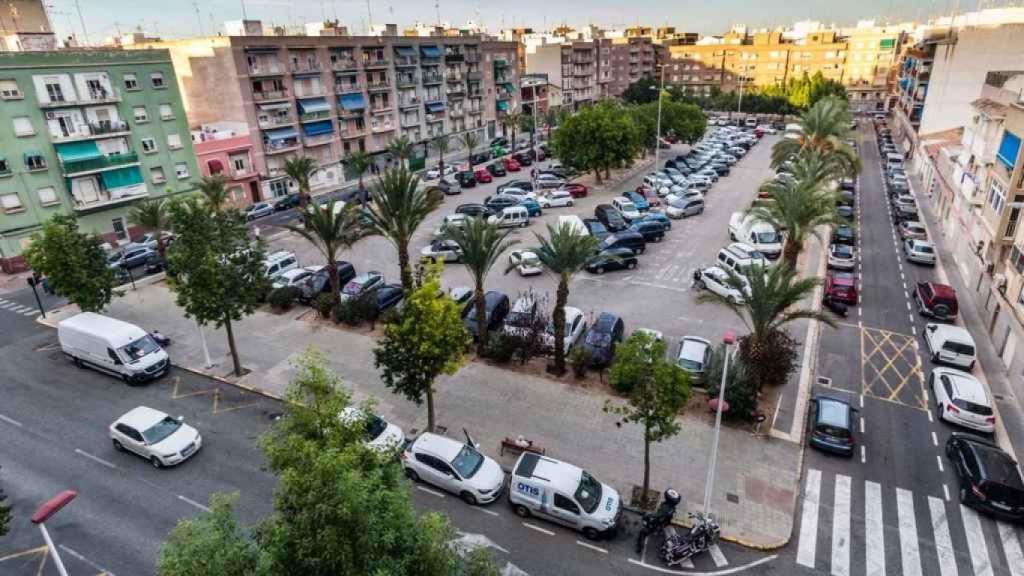 Este es el solar de Jayton, actualmente un aparcamiento municipal gratuito, donde irá el Palacio de las Artes Escénicas de Elche.