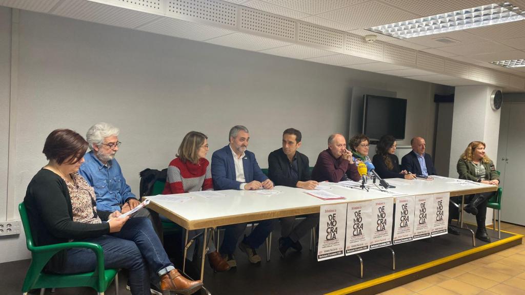 Firma del manifiesto para la protesta del 27 de noviembre