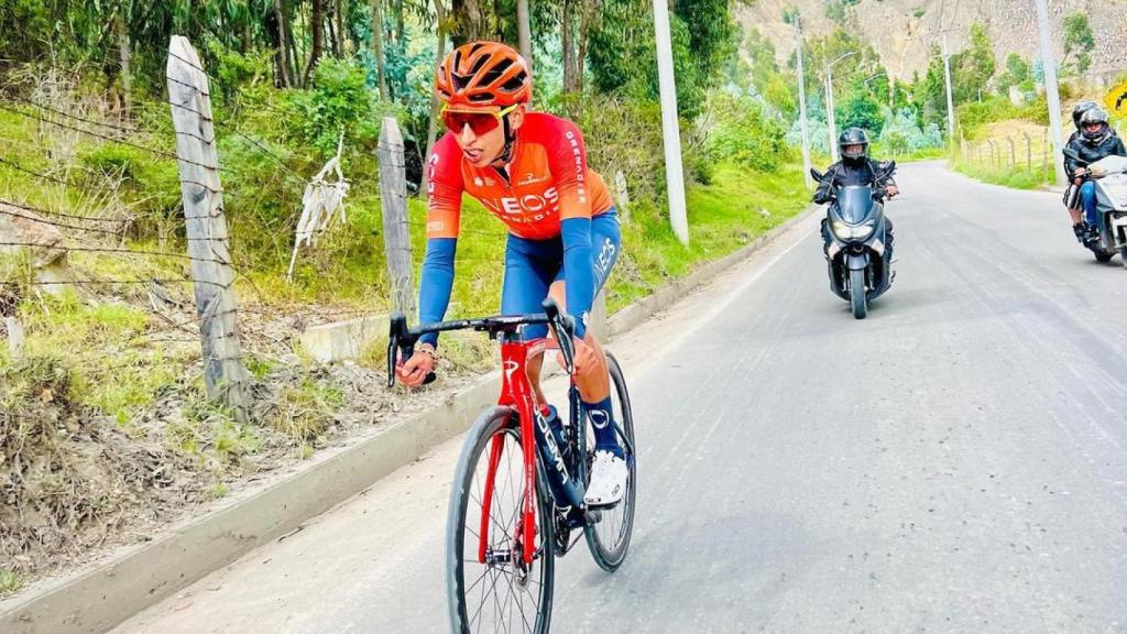 Egan Bernal durante un entrenameinto en Colombia