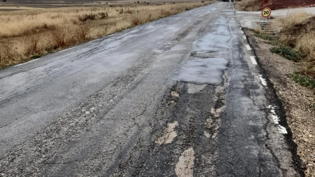 El Ayuntamiento de Illana (Guadalajara) y sus urbanizaciones reclaman a la Junta el arreglo urgente de la carretera CM-2054