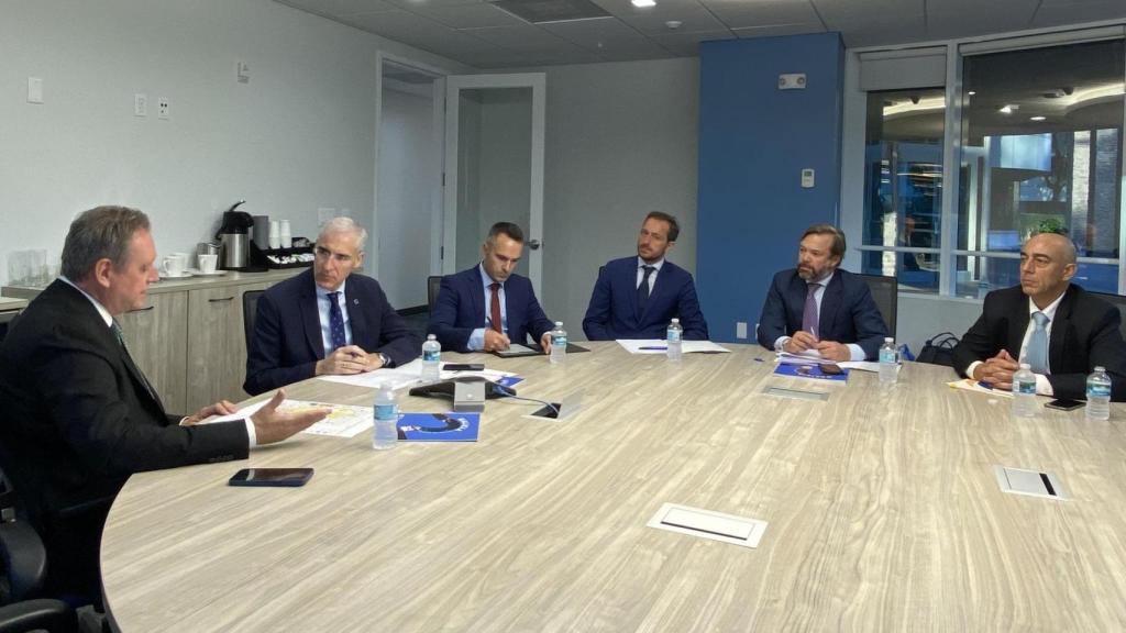 Reunión con el director de operaciones del Puerto de Miami, Andrew C. Hecker.