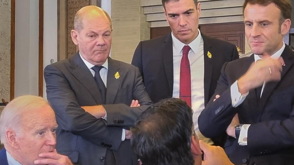 Pedro Sánchez, junto a Macron, Schulz, Biden y Sunak, en Bali, tras conocerse el ataque a Polonia.