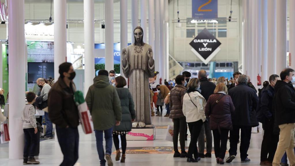 Una reproducción del Cristo del Otero recorre la feria Intur en la Feria de Valladolid