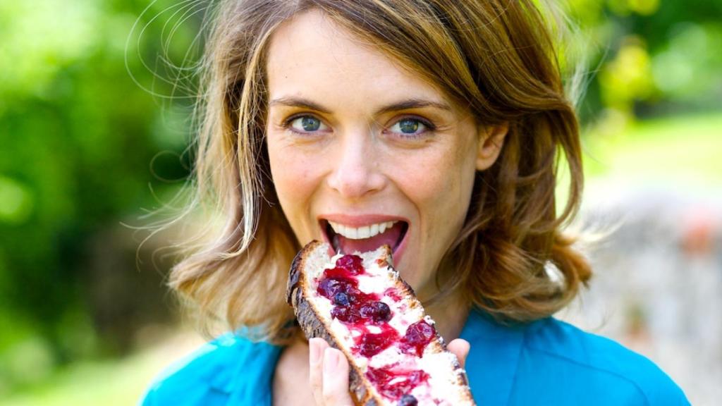 Julie Andrieu presentadora del programa que emite La 2 de TVE.