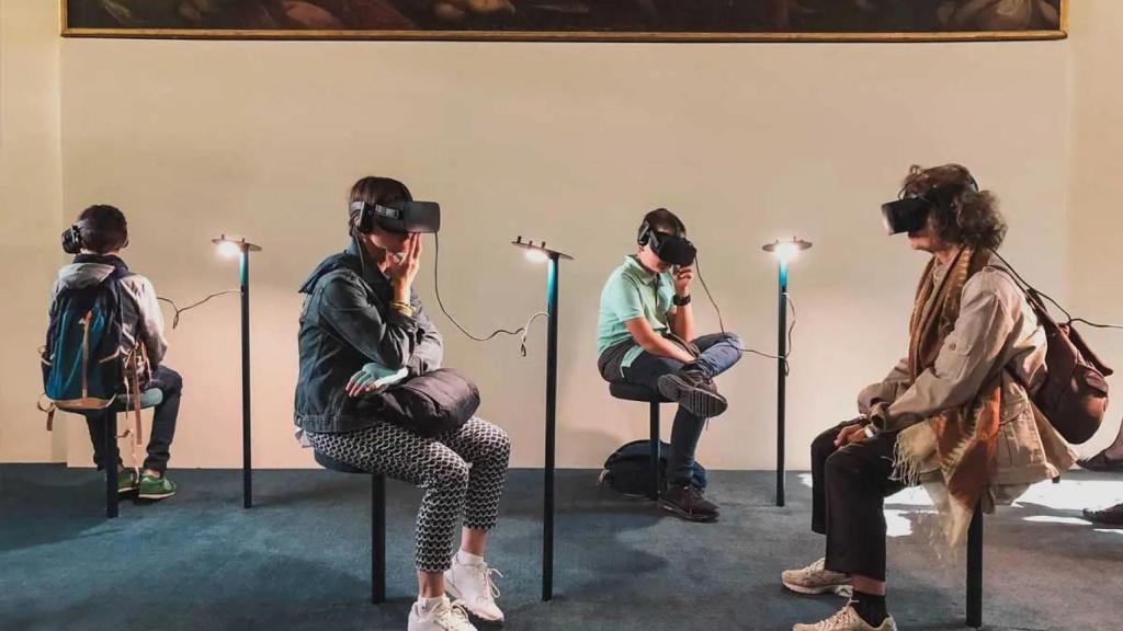 Imagen de espectadores del museo desde el Metaverso