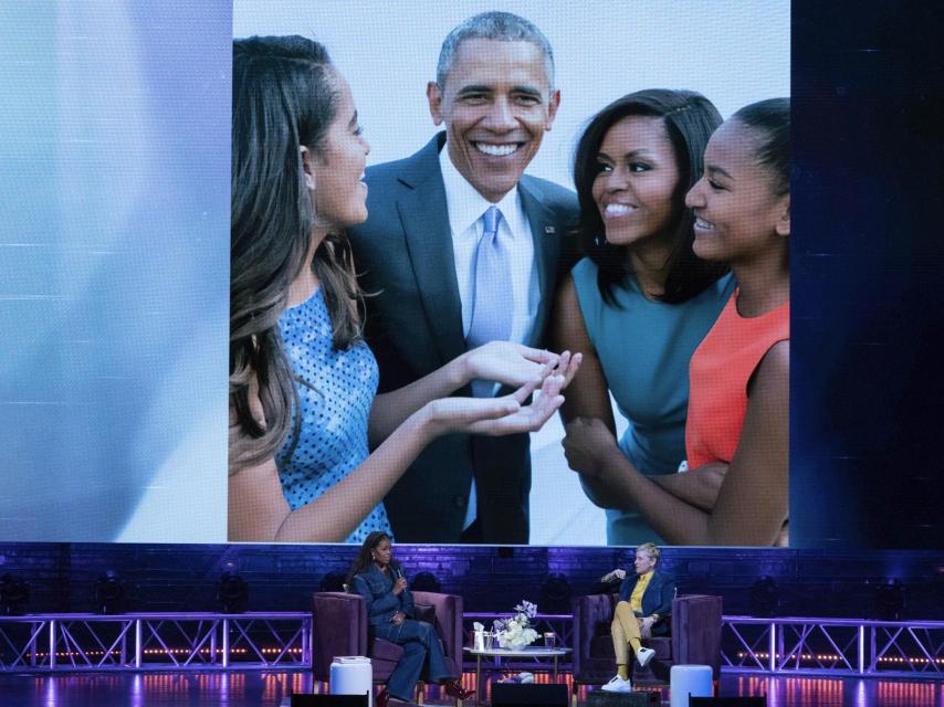 La esposa de Obama, en el programa de Ellen Degeneres presentando su libro.