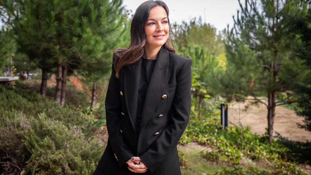 Deborah Armstrong, fuera de la sede de L'Oreal en España.