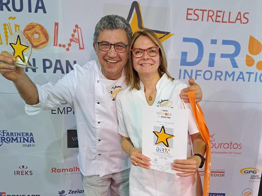 Chari y Javier recogen el premio en Valencia