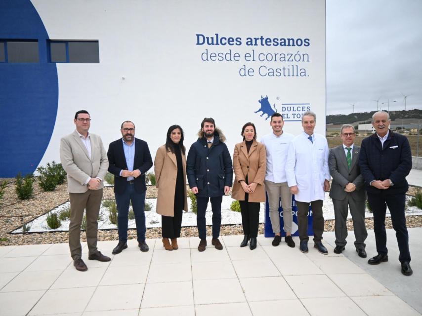 El vicepresidente de la Junta, Juan García-Gallardo, antes de su visita a la fábrica de Dulces Galicia en Tordesillas.