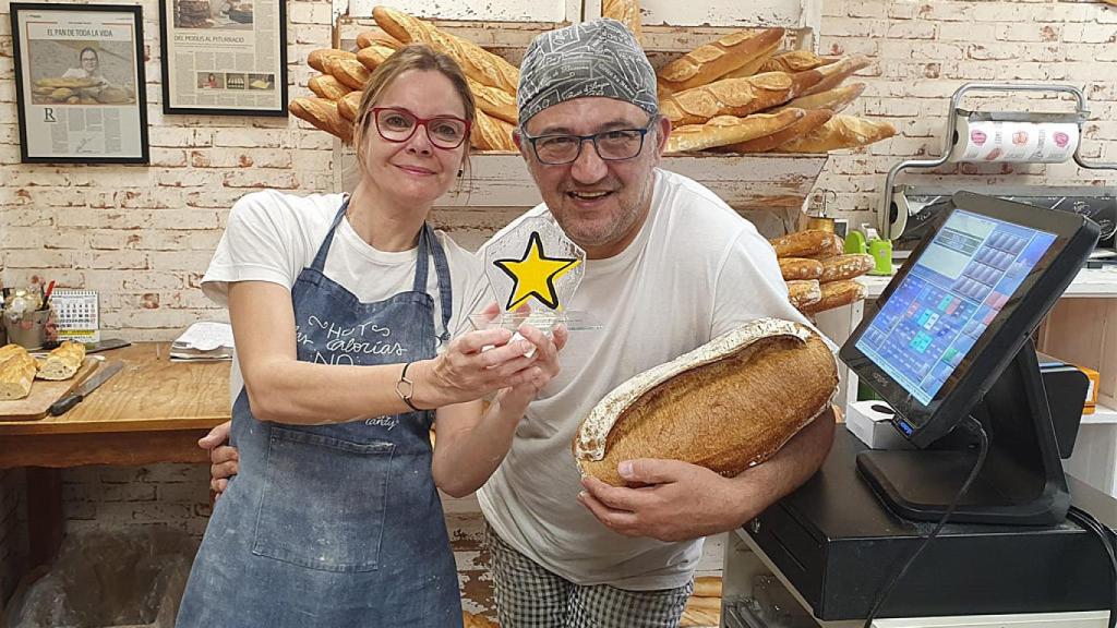 Chari y Javier, de La Tahona de Chari, lucen su estrella