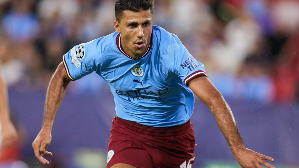 Rodrigo Hernández durante un partido con el Manchester City