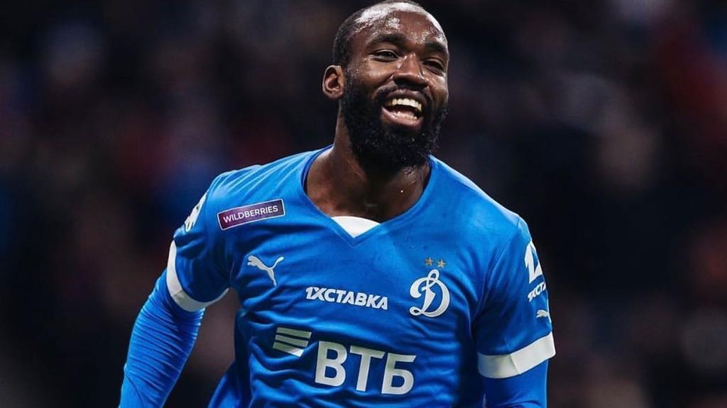 Moumi Ngamaleu durante un partido con el Dinamo de Moscú