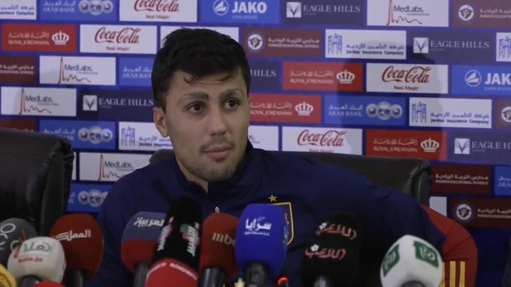 Rodri Hernández en rueda de prensa