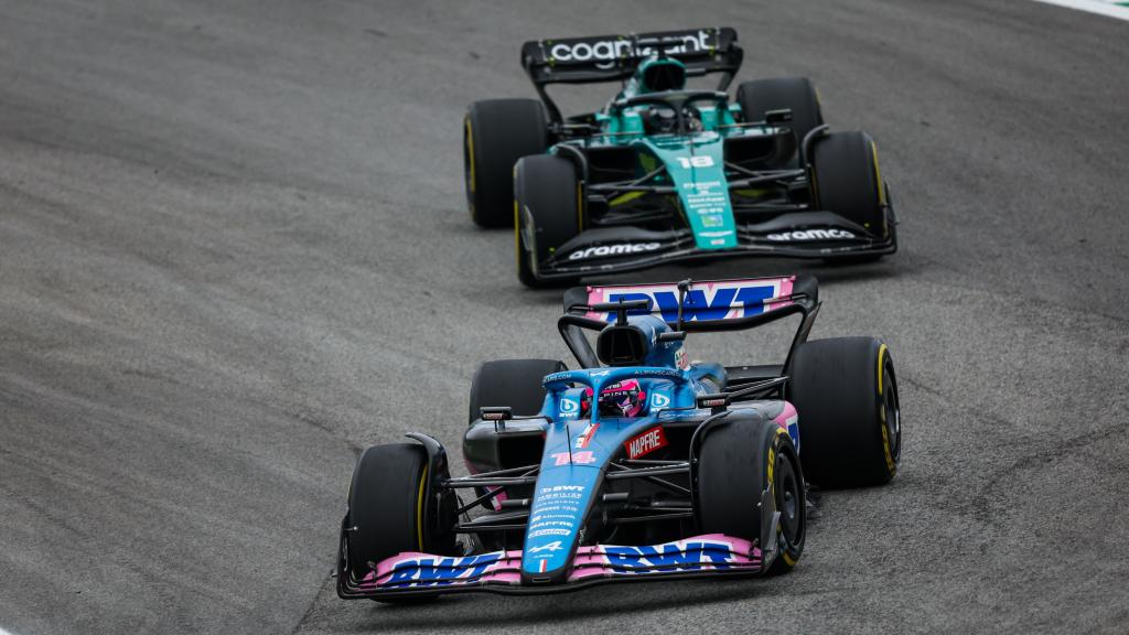 Lance Stroll persigue a Fernando Alonso en el Gran Premio de Brasil