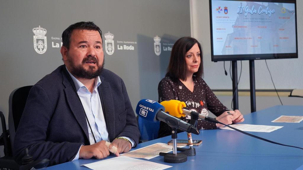 Juan Ramón Amores y Eva María Perea. Foto: Ayuntamiento de La Roda.
