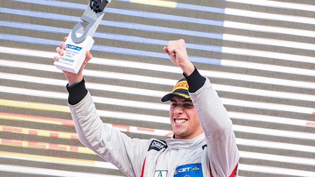 Marco Aguilera, exultante con el título.