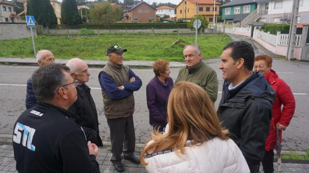 Miguel Lorenzo visita el barrio de As Rañas.