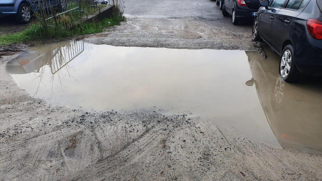 El estado del aparcamiento en antiguo campo de fútbol del Agro de la Colexiata de Sar