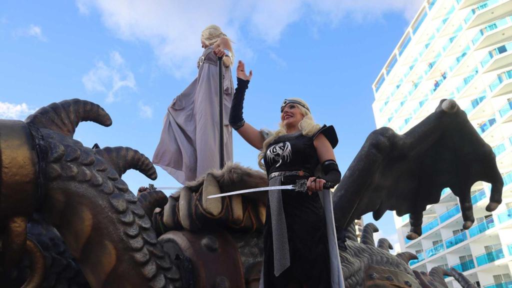 Otra de las carrozas que han salido este jueves.