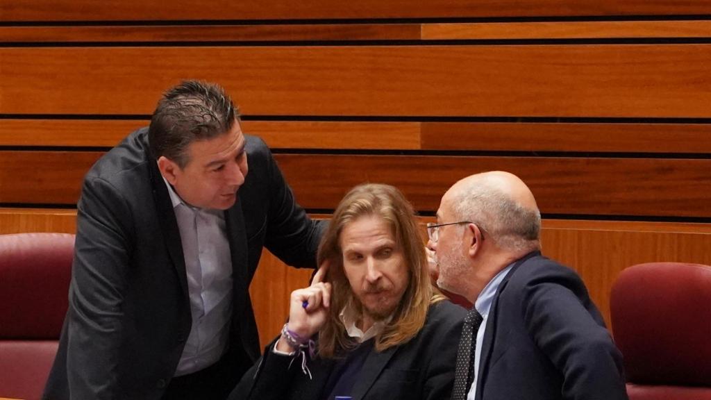 Los portavoces de UPL, Podemos y Ciudadanos, Luis Mariano Santos, Pablo Fernández y Francisco Igea respectivamente