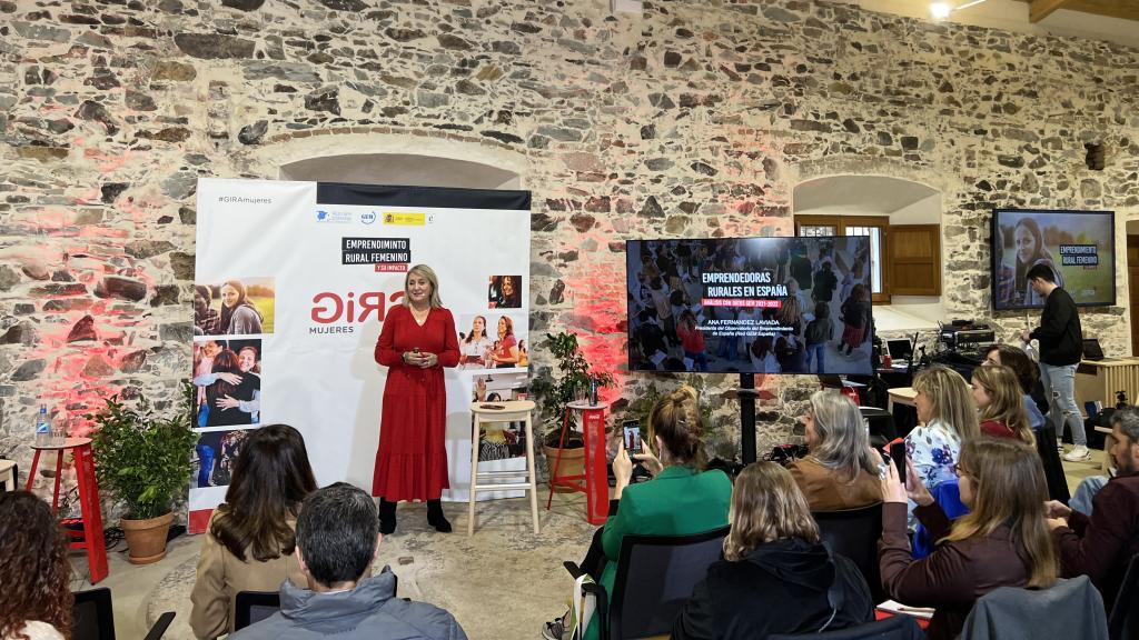 Ana Fernández Laviada, presidenta Ejecutiva del Observatorio del Emprendimiento de España, durante la presentación del informe en Arroyomolinos de León.