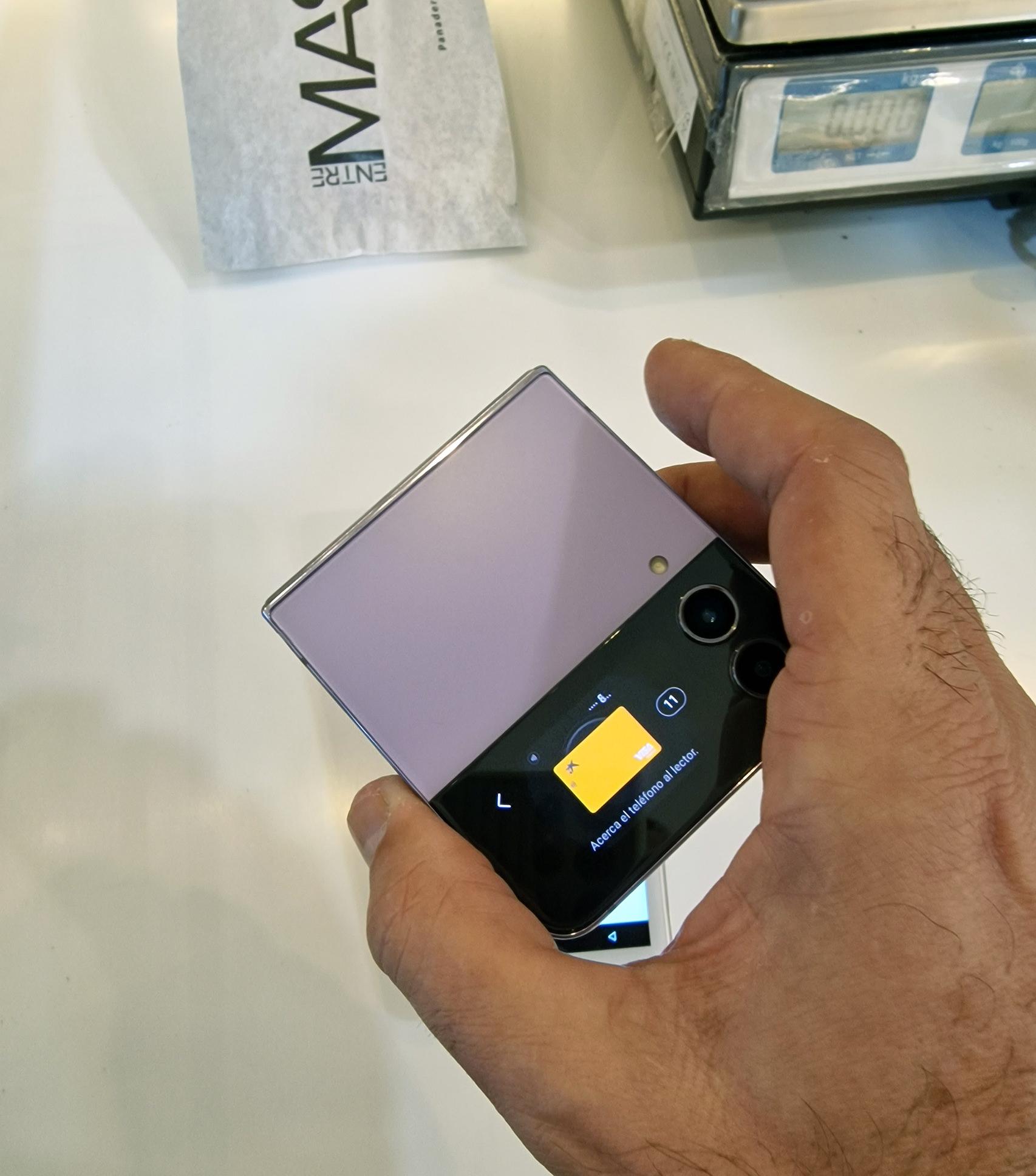 Ese momento en el que pasamos encima de la terminal al Z Flip 4