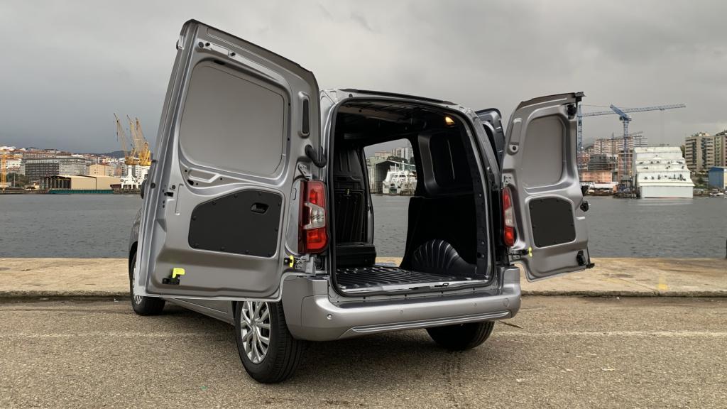 El Fiat E-Doblò tiene una capacidad de carga de hasta una tonelada en función de la versión.