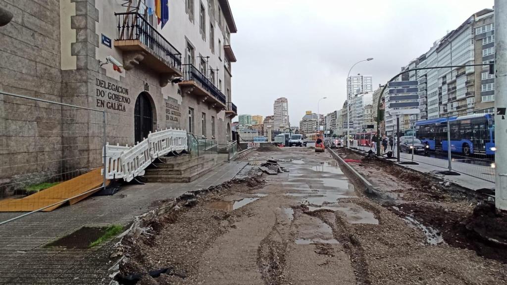 Obras en frente a la Delegación del Gobierno en A Coruña.