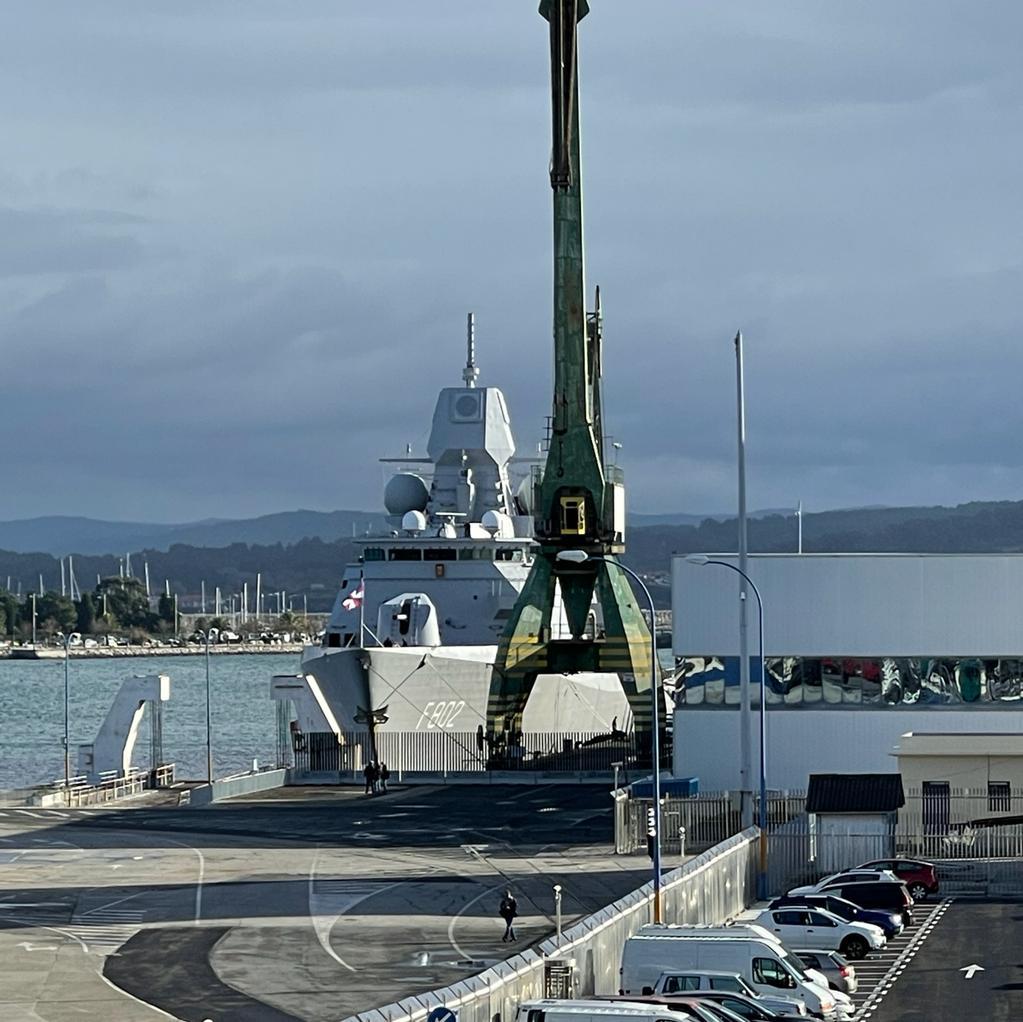 Buque militar en el puerto (Foto: Aurora Santos)