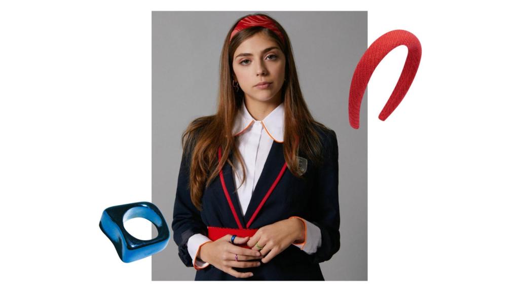 Anillo de Joys y diadema de Mohair.