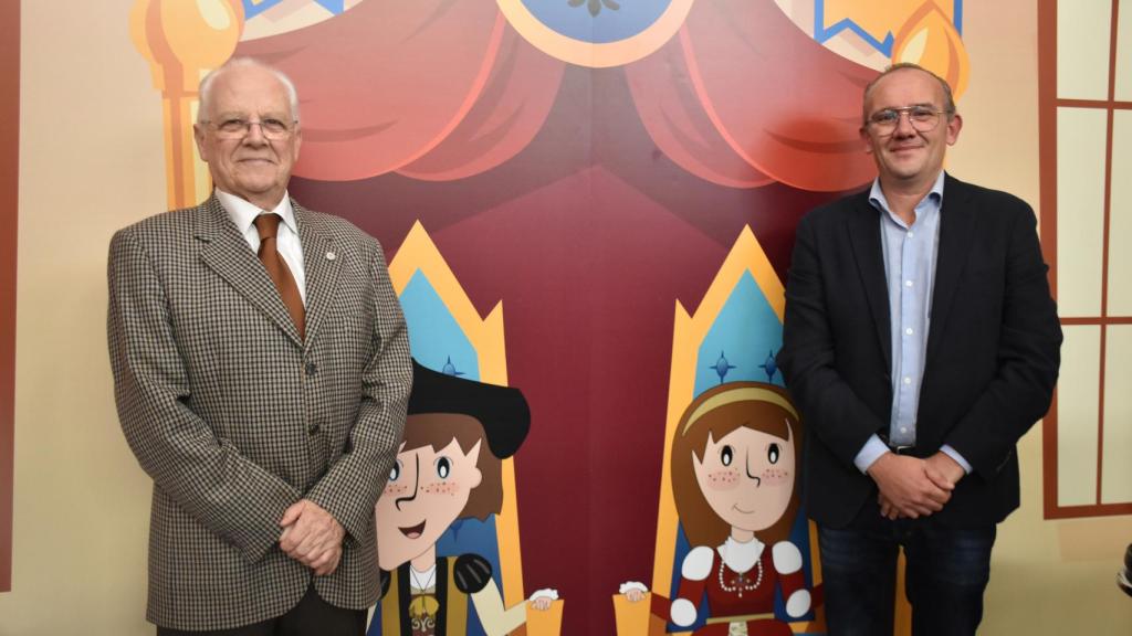 A la izquierda, Antonio Madrid, presidente de la Asociación de Fiestas y Recreaciones Históricas, junto a Adolfo López, alcalde de Mojados