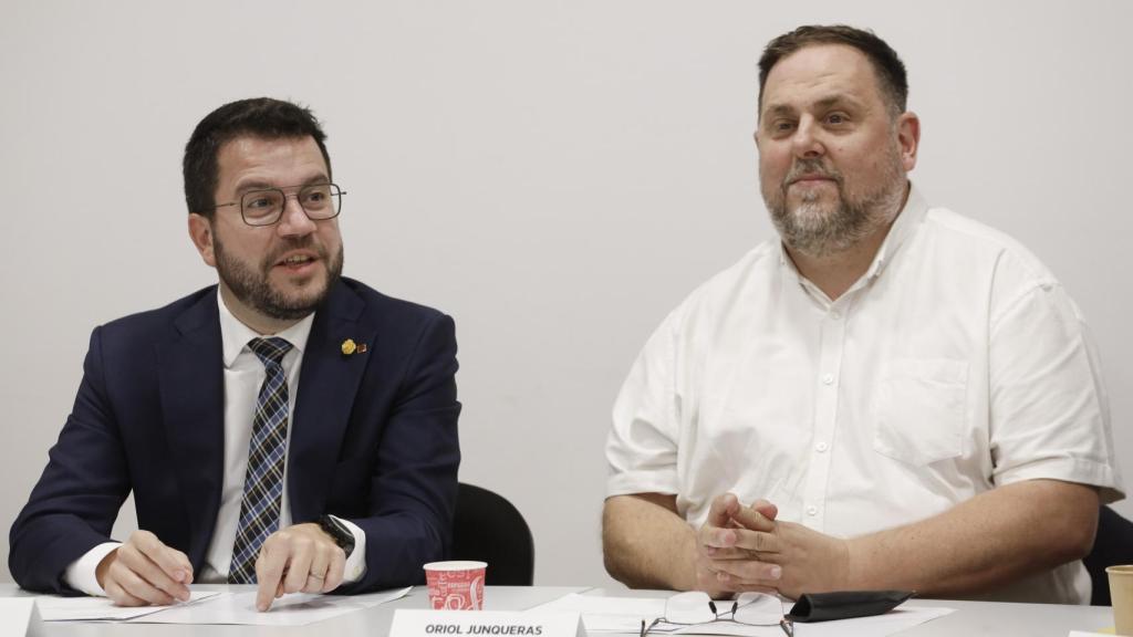 Pere Aragonès y Oriol Junqueras, en una reunión de la dirección de ERC.