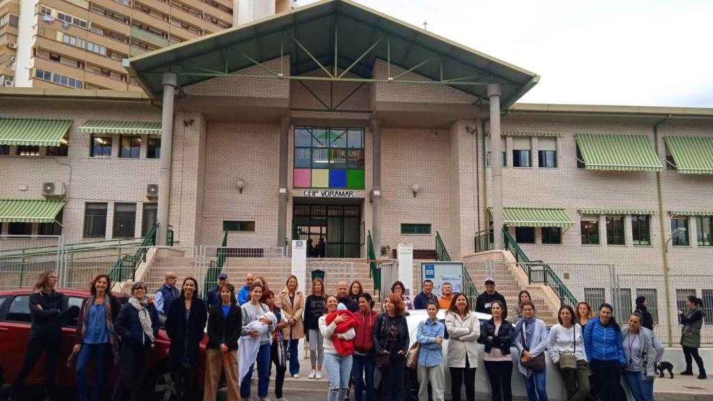 Concentración en el CEIP Voramar.