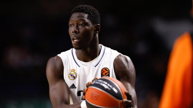 Eli John Ndiaye durante un partido de Euroliga con el Real Madrid