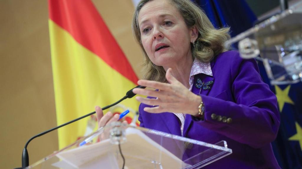 Nadia Calviño, vicepresidenta primera del Gobierno, durante una rueda de prensa con el comisario de Competencia de la Comisión Europea, Margrethe Vestager, este viernes.