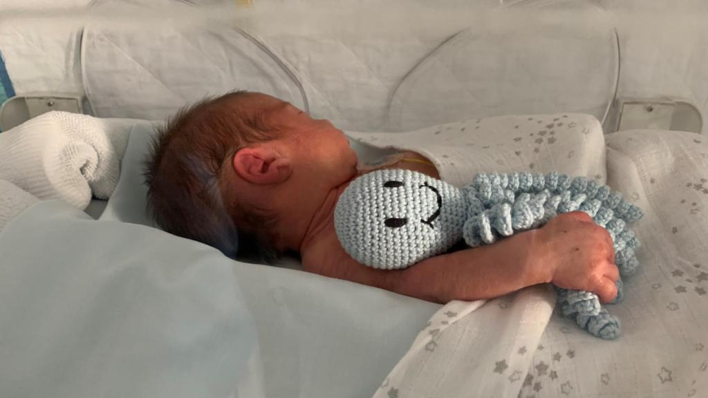 Los niños de seis meses y menores son particularmente vulnerables ante este virus.