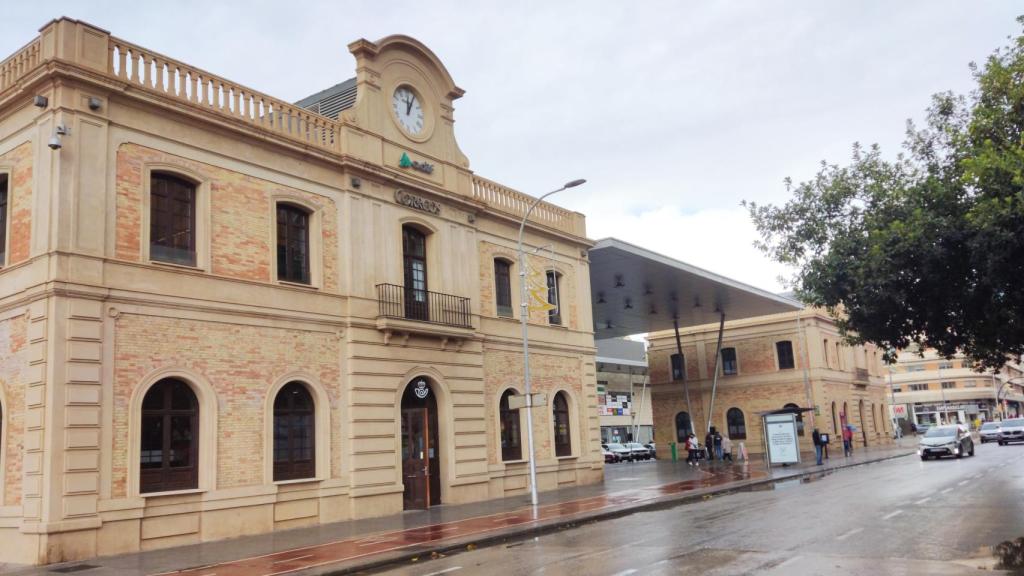 Explanada de la Estación, frente a Vialia, donde Málaga quiere construir un intercambiador de transportes.
