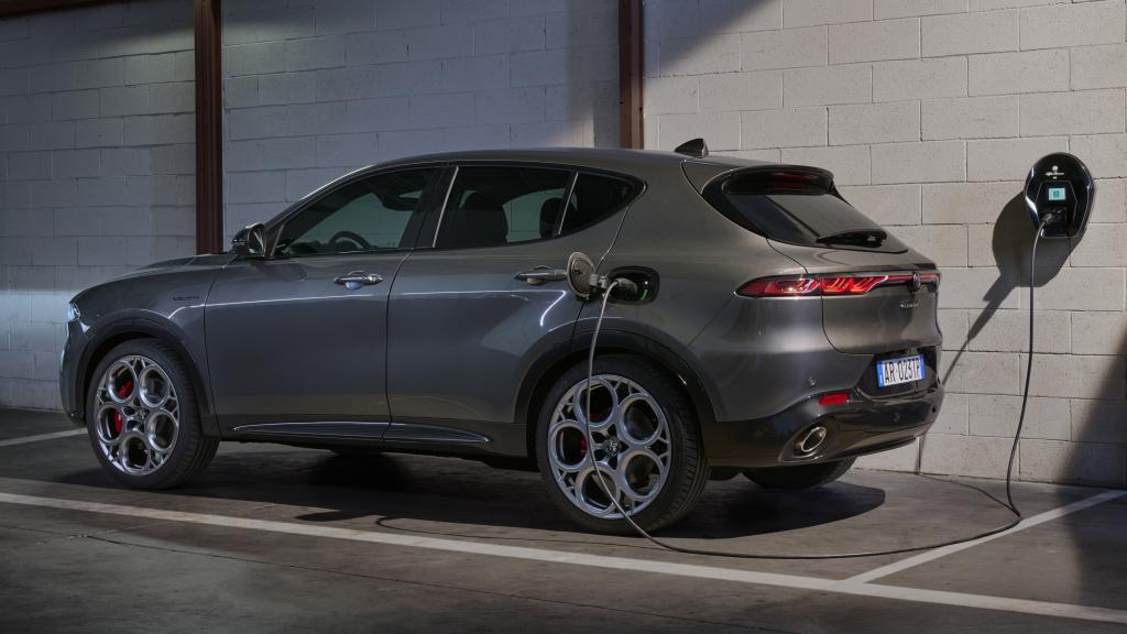El Alfa Romeo Tonale híbrido enchufable puede alcanzar 600 km de autonomía gracias al sistema híbrido.