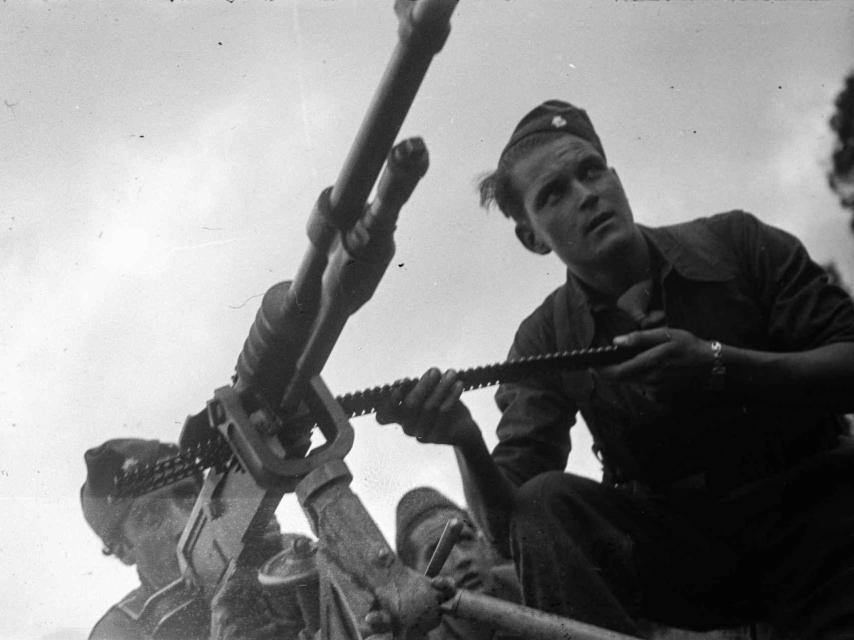 Maniobras del ejército republicano a las afueras de Barcelona. https://www.elespanol.com